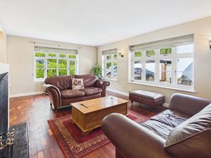 Sitting Room- click for photo gallery